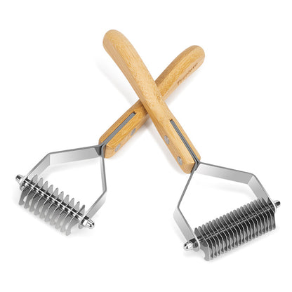 Hundborste i bambu med täta piggar för skonsam pälsvård