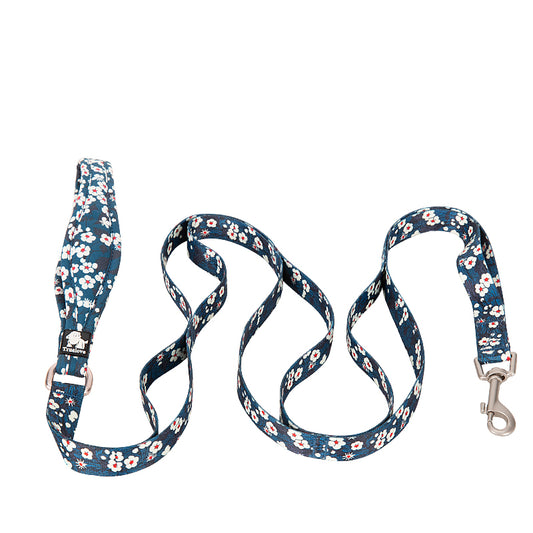 Blommigt blått hundkoppel med justerbar konstruktion och ergonomiskt grepp.