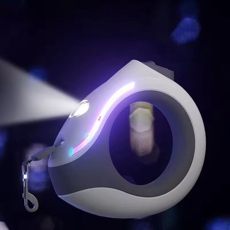 Flexibelt hundkoppel med LED‑ljus längs sidorna, ergonomiskt handtag och hållbar konstruktion för tryggare hundpromenader