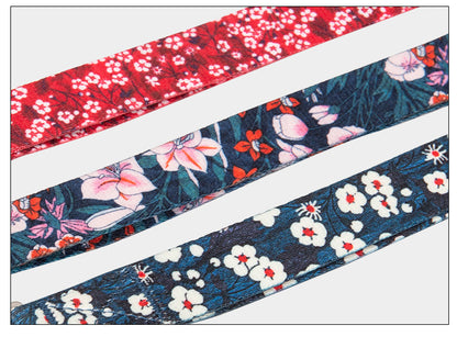 Hundkoppel i rött med blommigt motiv